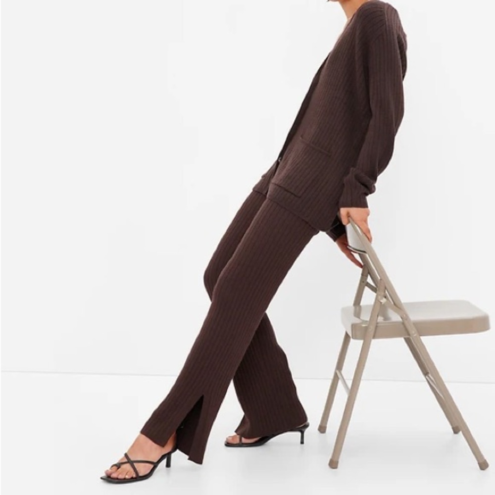 GAP Mid Rise Split Flare Sweater Pants Size Small petite -NWT